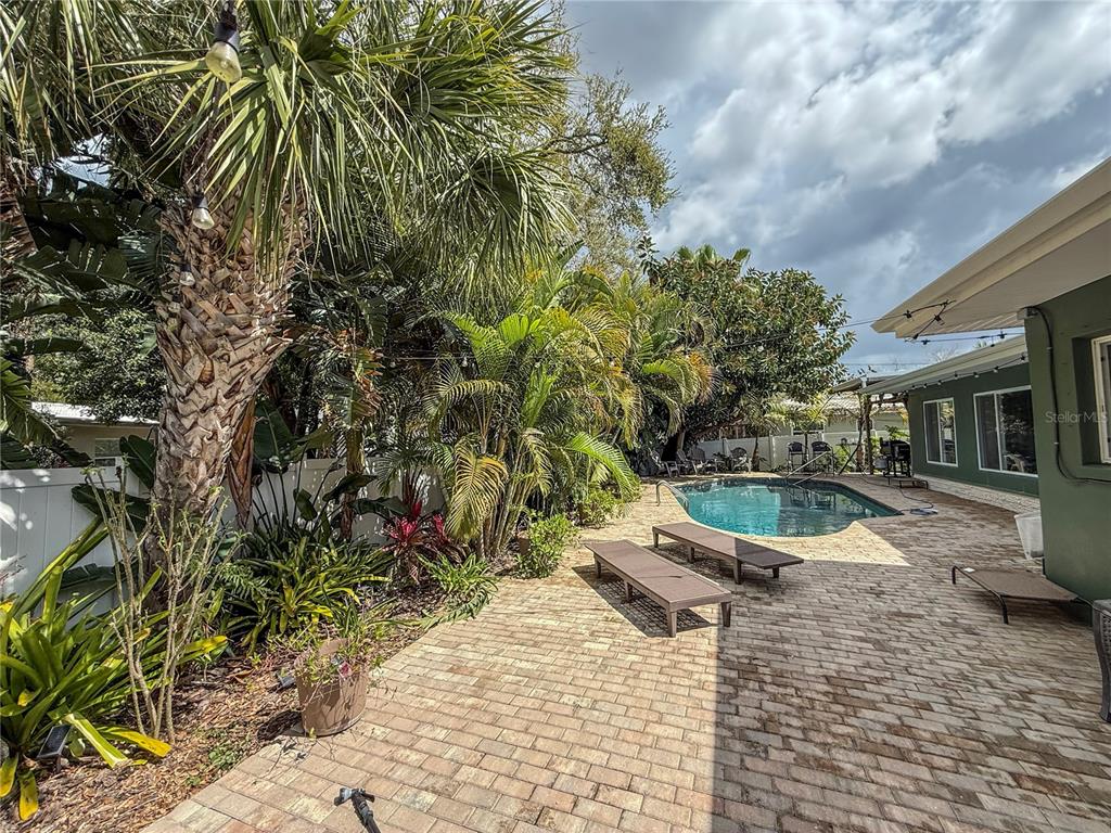 2058 Nursery Road Clearwater, FL 33764 - Photo 17 of 76