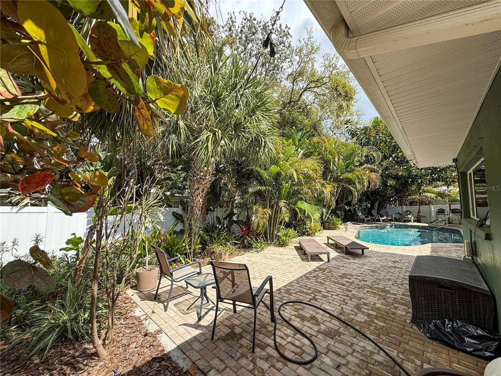 2058 Nursery Road Clearwater, FL 33764 - Photo 18 of 76