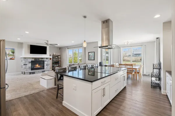 $849,900 | 6900 Grover Street, Bettendorf, IA 52722