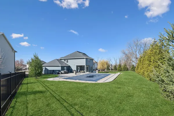 $849,900 | 6900 Grover Street, Bettendorf, IA 52722