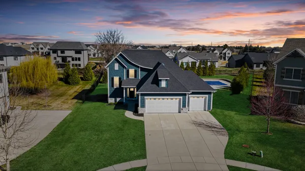 $849,900 | 6900 Grover Street, Bettendorf, IA 52722