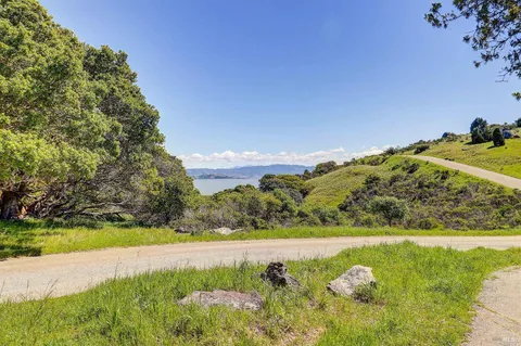 $4,477,000 | 5002 Paradise Drive, Tiburon, CA 94920