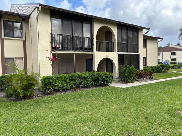 $1,650 | 331 Knotty Pine Circle, Unit B2, Greenacres, FL 33463