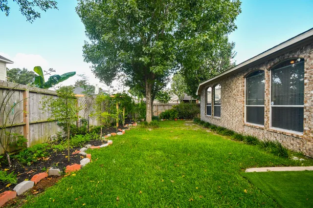 $2,500 | 7835 Stone Oak Court, Houston, TX 77070