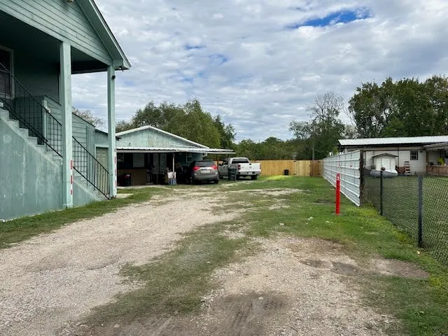 a view of a house with backyard and porch