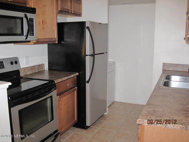 3737 Loretto Road, Unit 401 Jacksonville, FL 32223 - Photo 3 of 8 1011079_KITCHEN