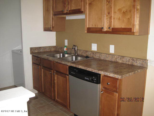 3737 Loretto Road, Unit 401 Jacksonville, FL 32223 - Photo 4 of 8 1011079_KITCHEN2