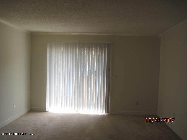 3737 Loretto Road, Unit 401 Jacksonville, FL 32223 - Photo 5 of 8 1011079_LIVINGRM