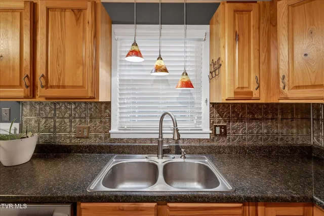 $435,000 | 289 Brookside Lane, Bluff City, TN 37618