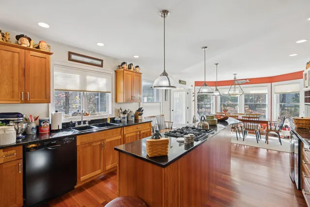 $1,050,000 | 250 Mere Point Road, Brunswick, ME 04011