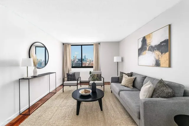 $849,000 | 376 Broadway, Unit 18E | TriBeCa