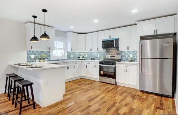 $2,400 | 495 South Clinton Street, East Orange, NJ 07018