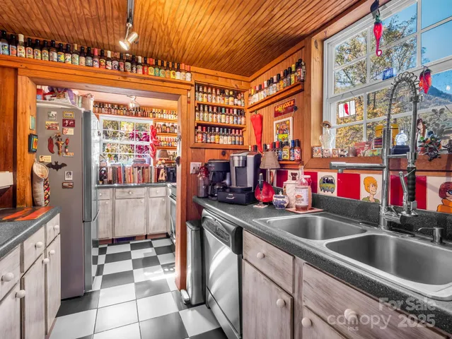 $599,000 | 712 Main Street, Black Mountain, NC 28711