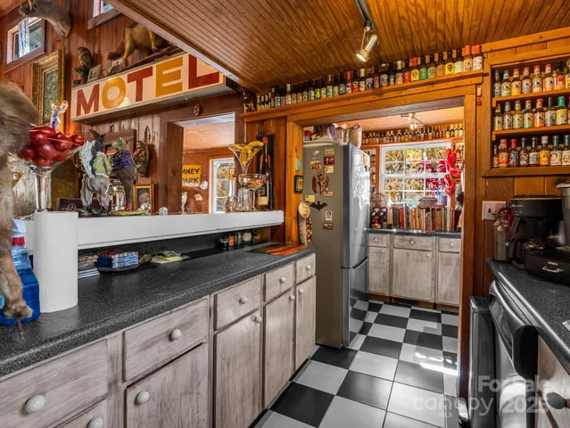 $599,000 | 712 Main Street, Black Mountain, NC 28711