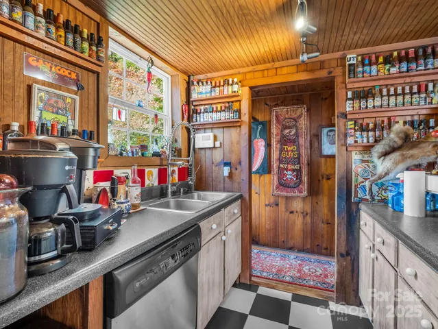 $599,000 | 712 Main Street, Black Mountain, NC 28711