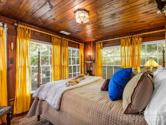 $599,000 | 712 Main Street, Black Mountain, NC 28711