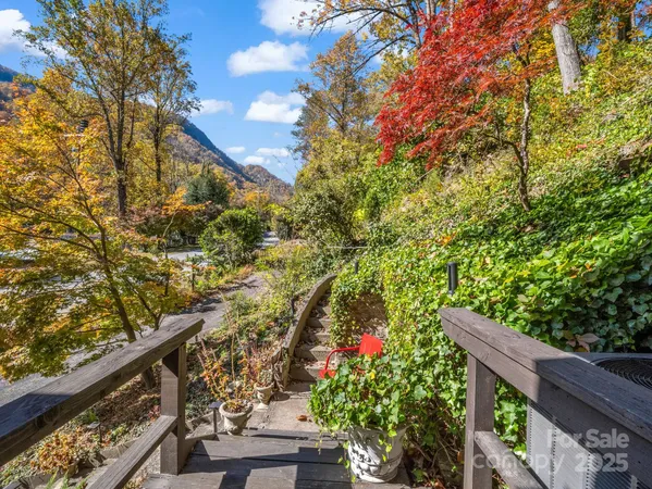 $569,000 | 712 Main Street, Black Mountain, NC 28711