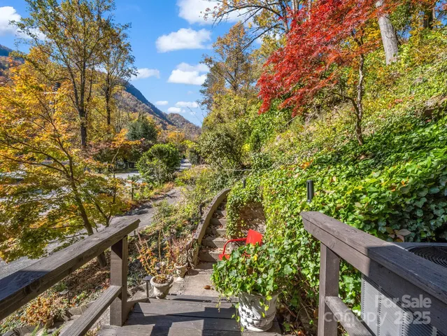 $599,000 | 712 Main Street, Black Mountain, NC 28711