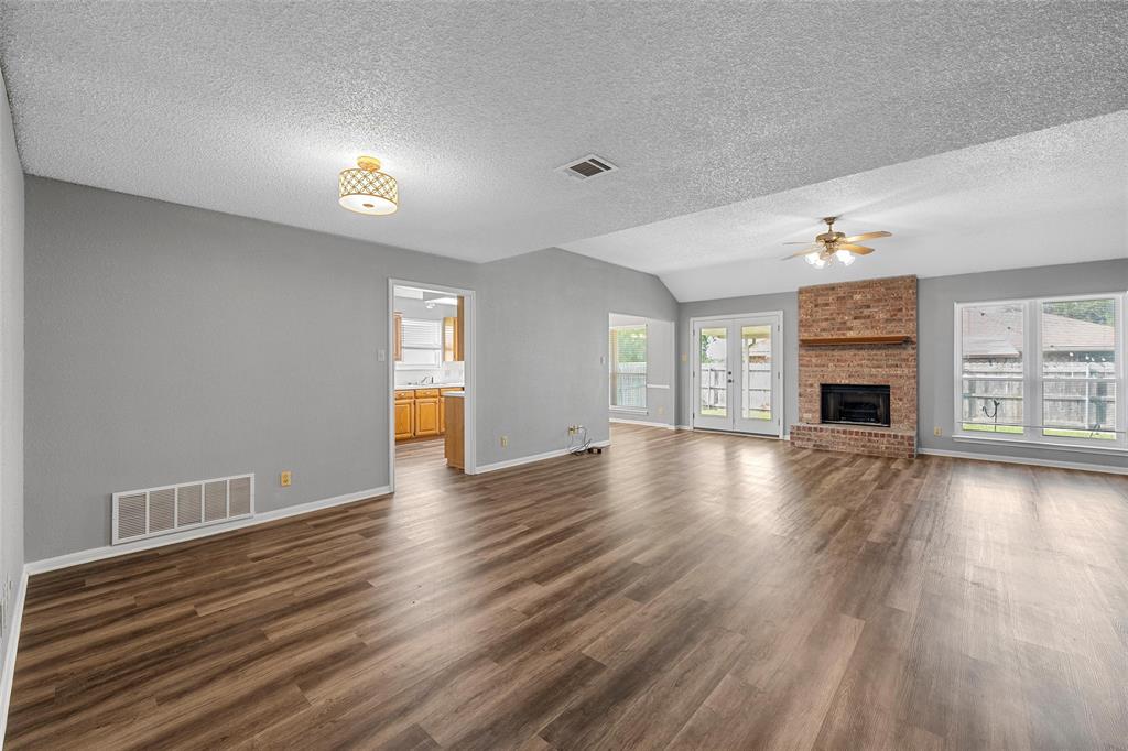 316 Evergreen Court Hewitt, TX 76643 - Photo 2 of 17