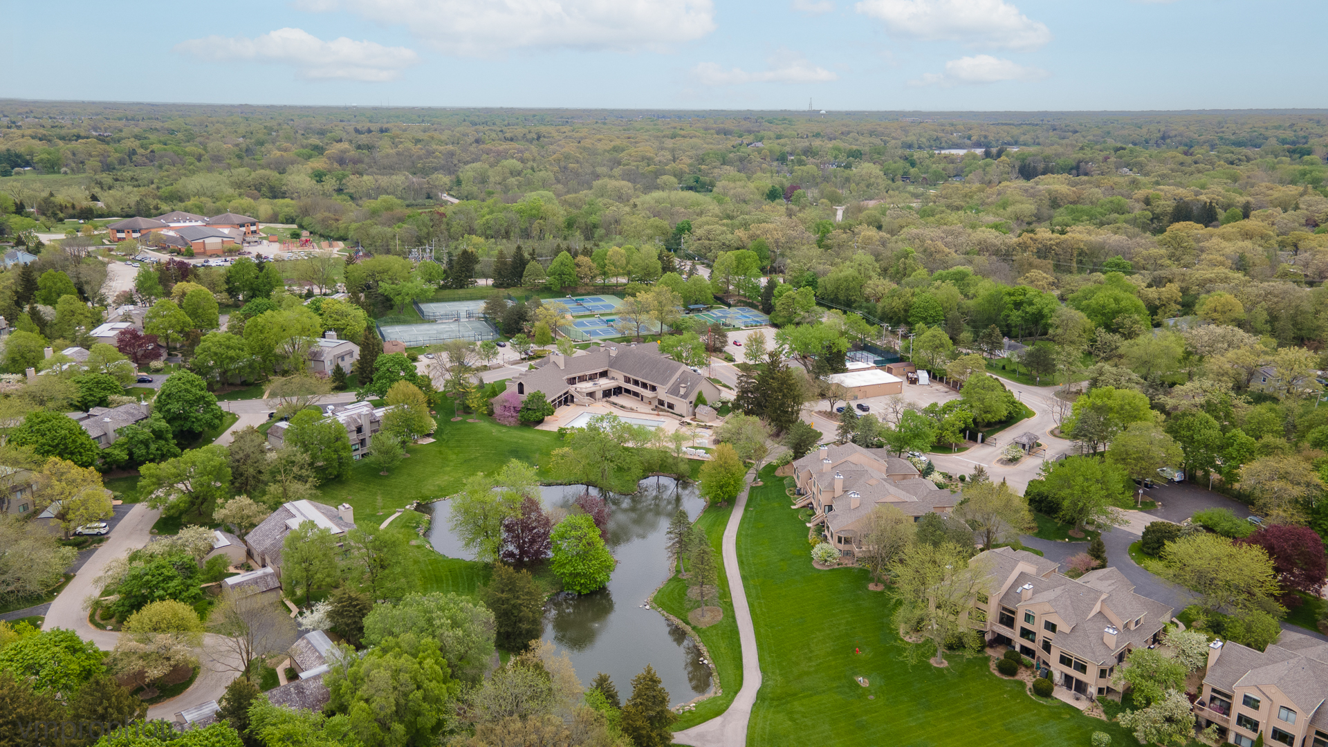 884 Shoreline Road, Unit 884 Lake Barrington, IL 60010 - Photo 19 of 22 Gallery Image 19