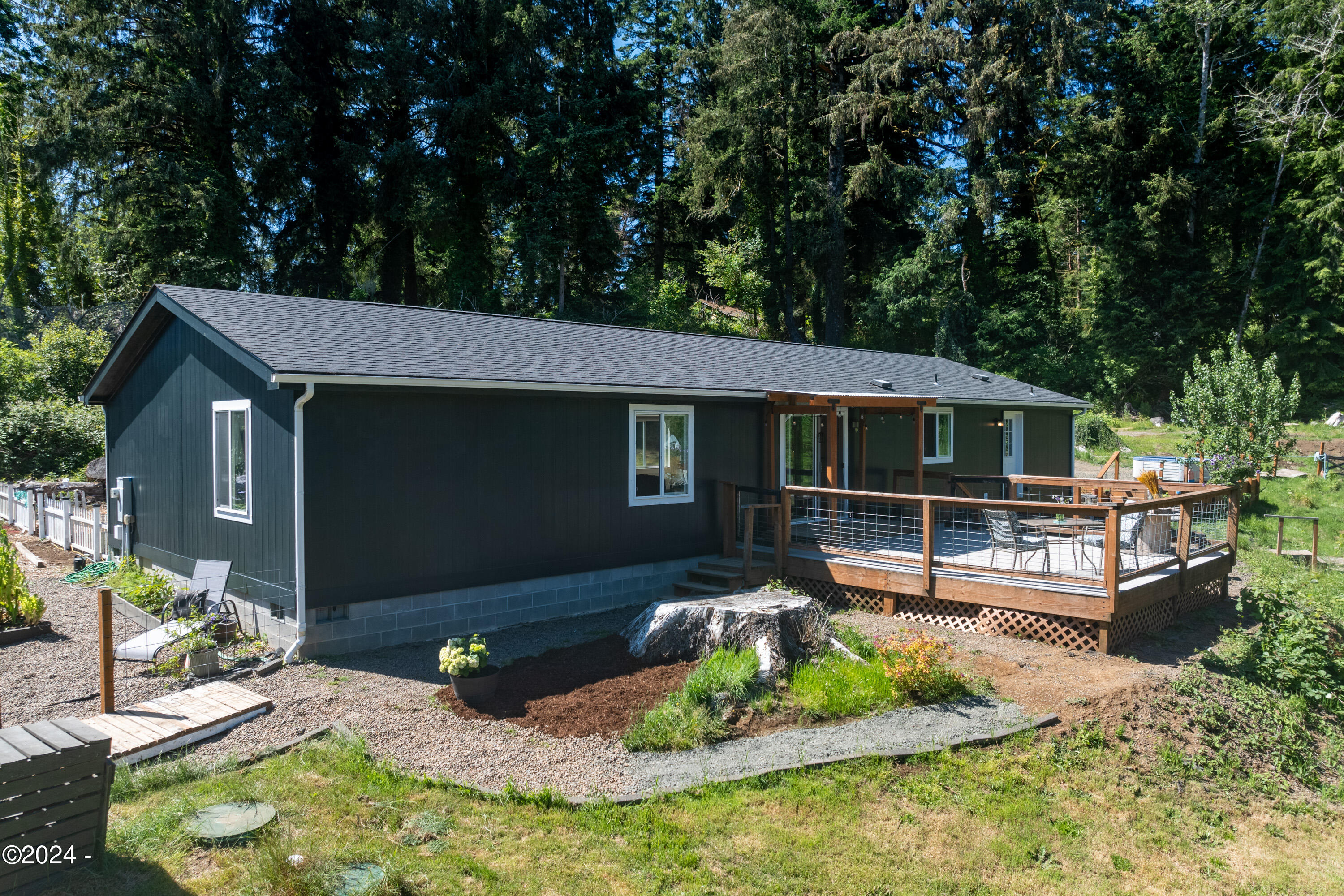 405 Southeast John Nye Road Newport, OR 97365 - Photo 51 of 54 Sunny back deck