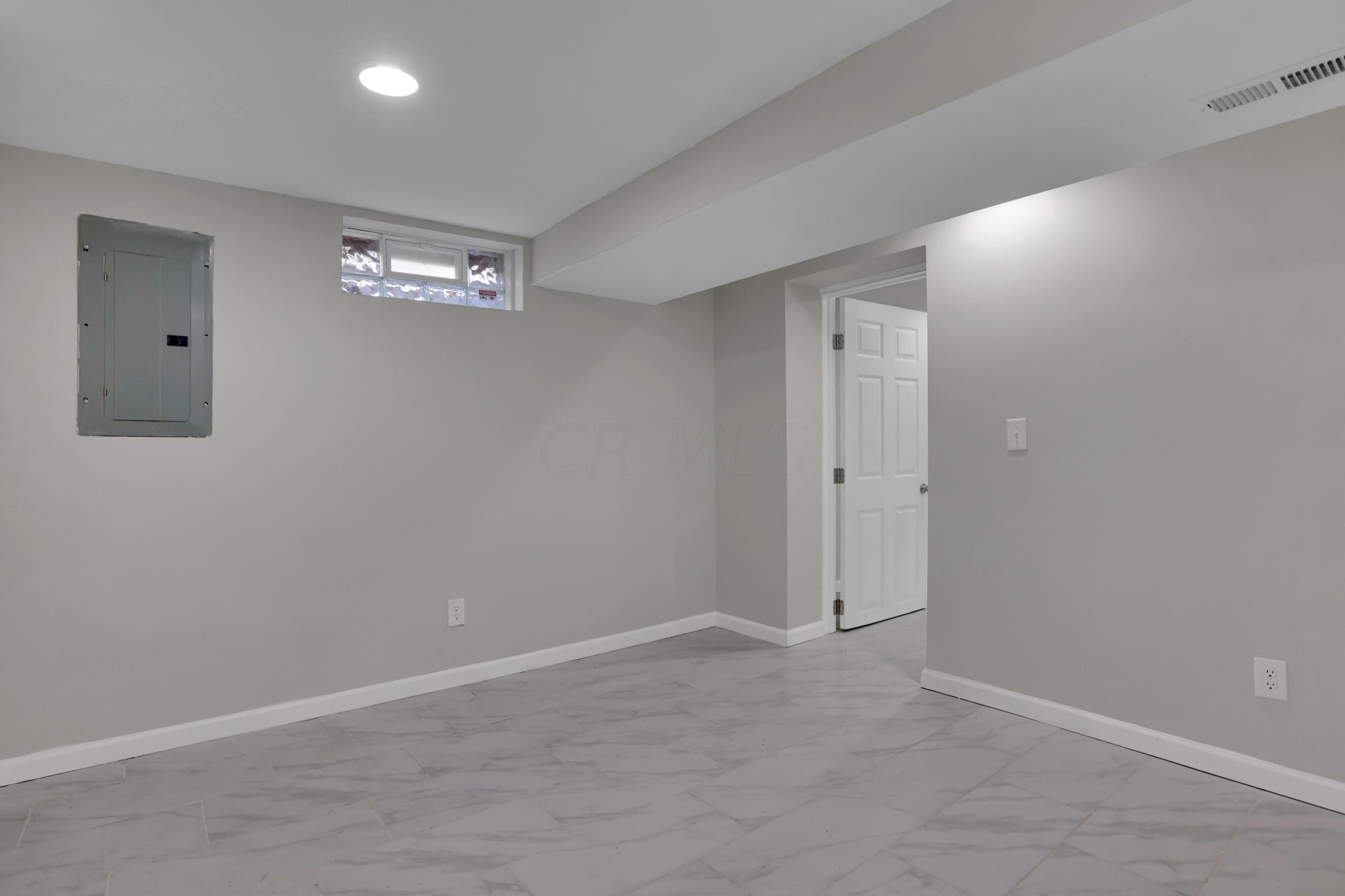 2980 Templeton Road Columbus, OH 43209 - Photo 23 of 31 5F3A7293