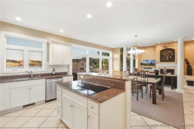 $2,450,000 | 816 Via Del Lago Drive, Sunrise Beach, MO 65079