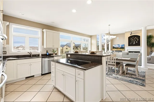 $2,450,000 | 816 Via Del Lago Drive, Sunrise Beach, MO 65079