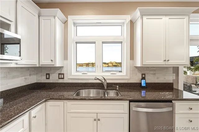 $2,450,000 | 816 Via Del Lago Drive, Sunrise Beach, MO 65079