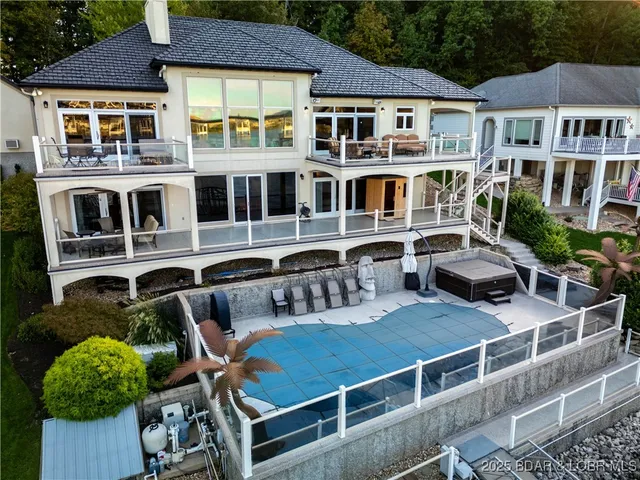 $2,450,000 | 816 Via Del Lago Drive, Sunrise Beach, MO 65079