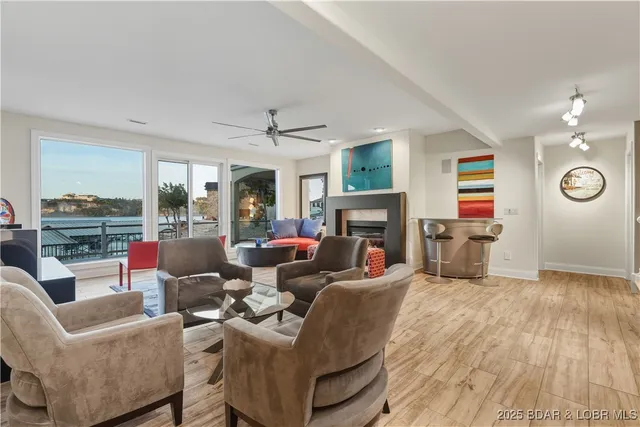 $2,450,000 | 816 Via Del Lago Drive, Sunrise Beach, MO 65079