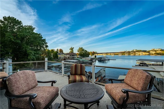 $2,450,000 | 816 Via Del Lago Drive, Sunrise Beach, MO 65079