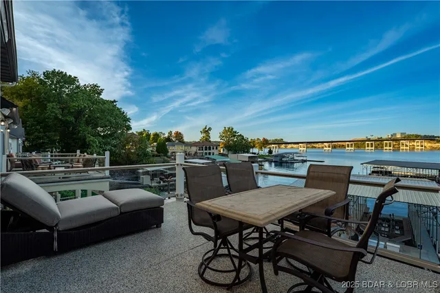 $2,450,000 | 816 Via Del Lago Drive, Sunrise Beach, MO 65079
