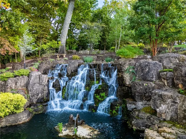 $2,450,000 | 816 Via Del Lago Drive, Sunrise Beach, MO 65079