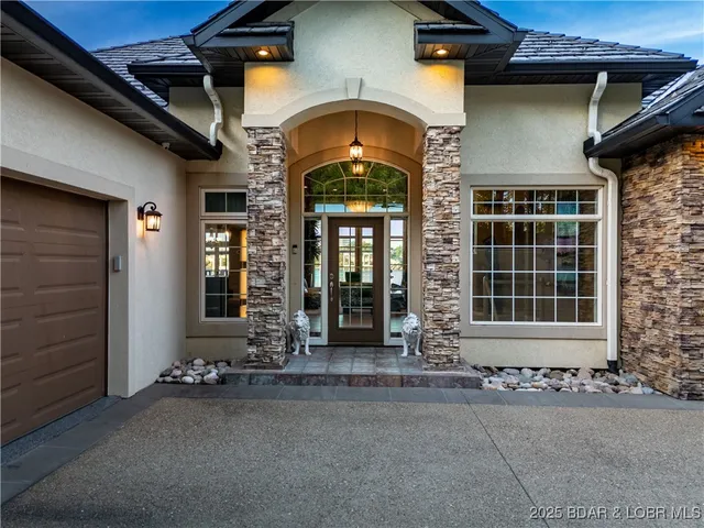 $2,450,000 | 816 Via Del Lago Drive, Sunrise Beach, MO 65079