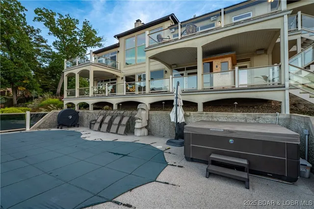 $2,450,000 | 816 Via Del Lago Drive, Sunrise Beach, MO 65079