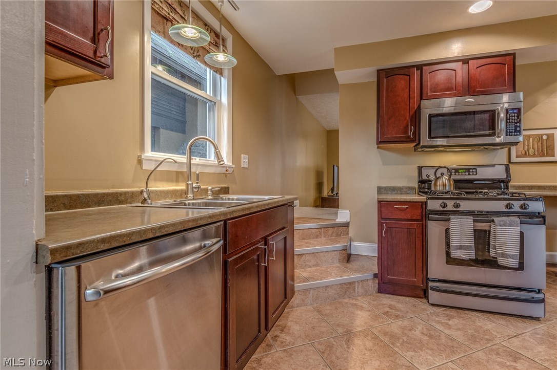 1505 Rydalmount Road Cleveland Heights, OH 44118 - Photo 10 of 27