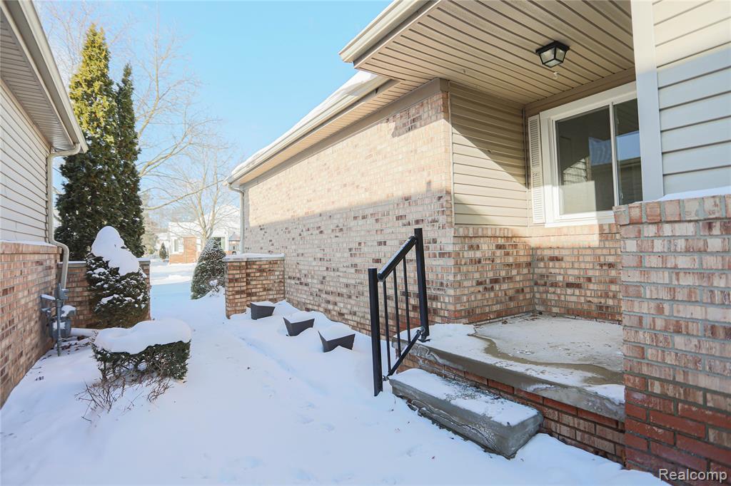 327 Mae Court Romeo, MI 48065 - Photo 2 of 19 Gallery Image 2