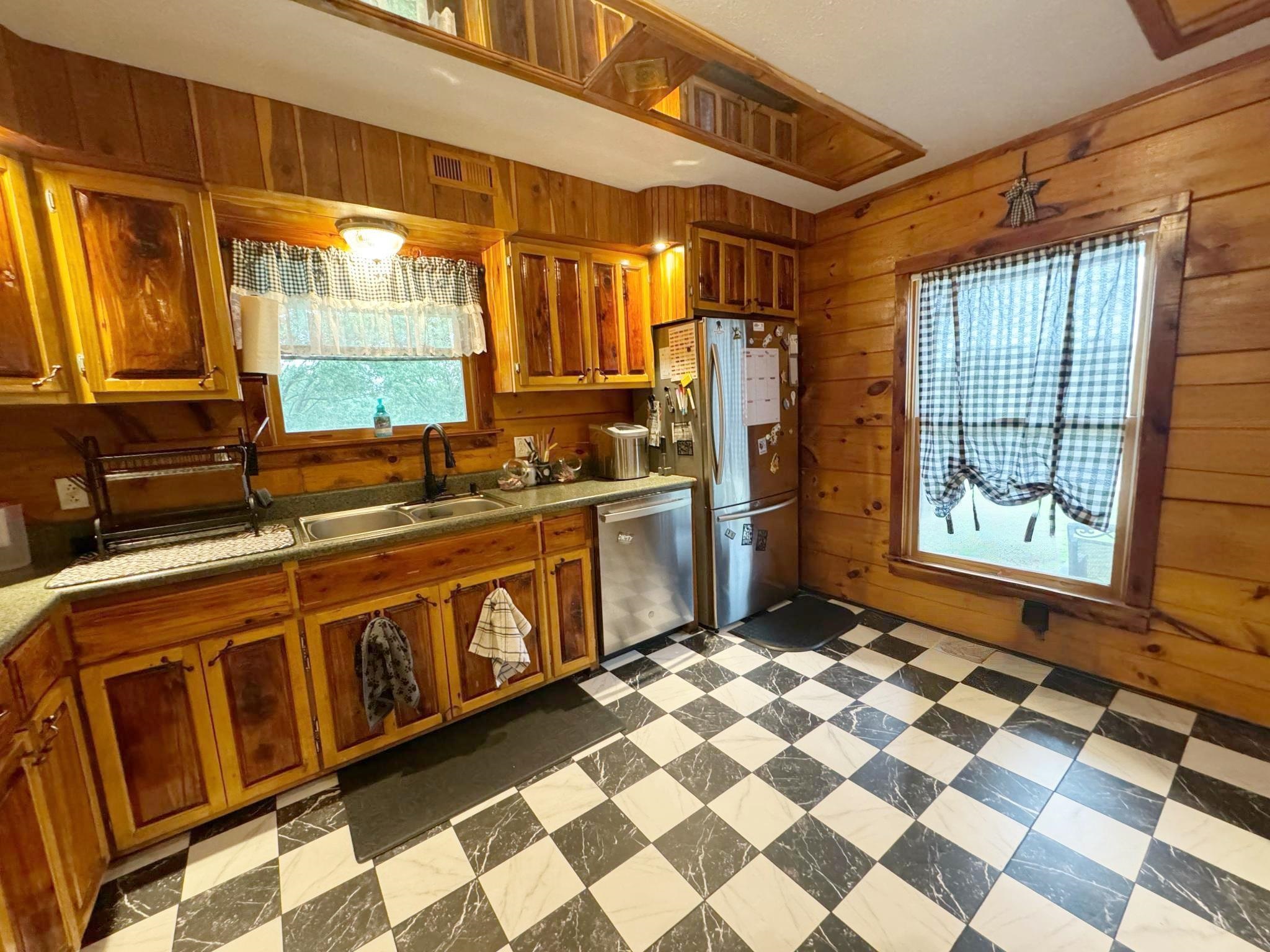 112 York Commons Ripley, TN 38063 - Photo 29 of 29 a kitchen with a stove a sink a refrigerator and a window