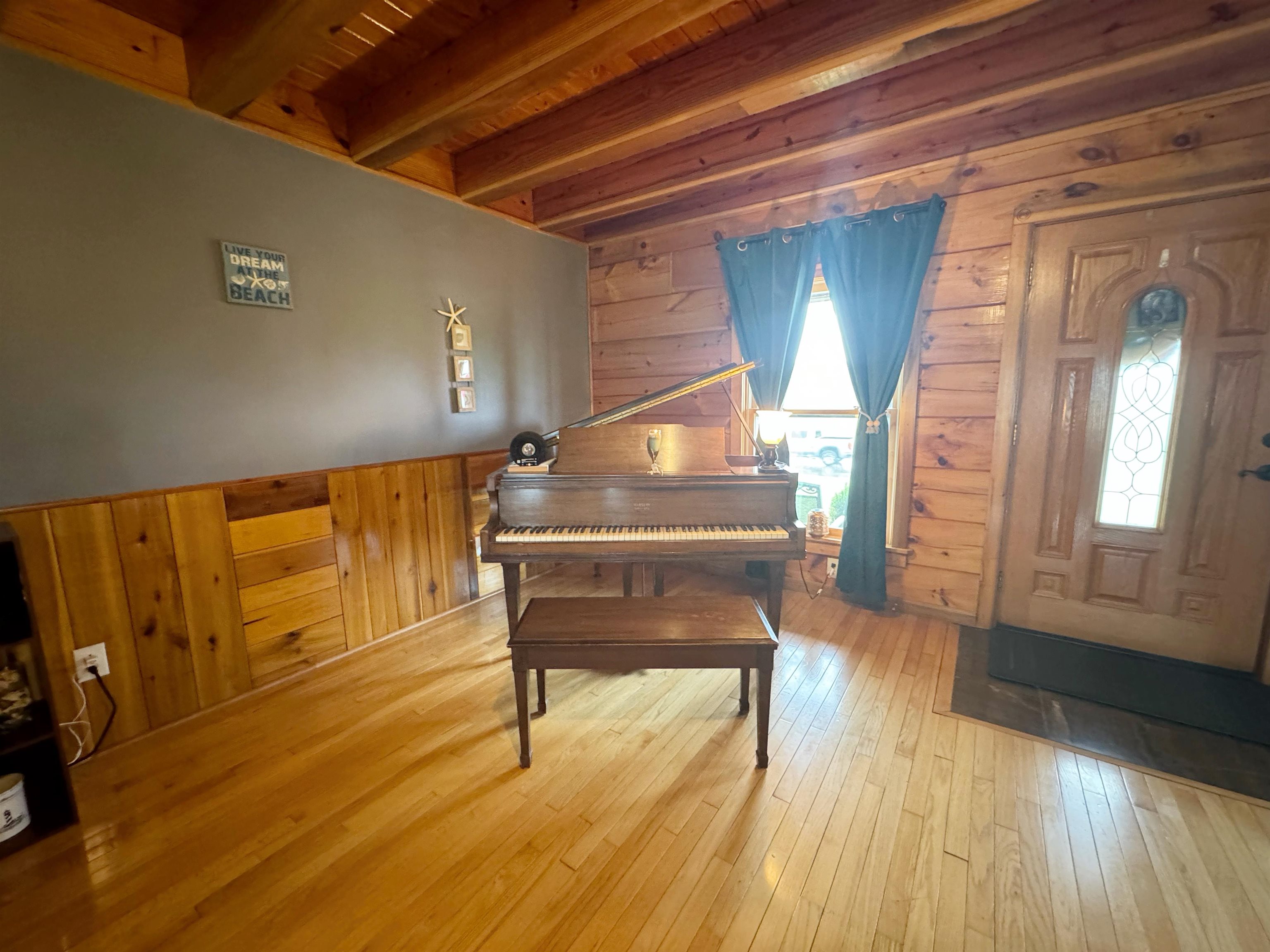 112 York Commons Ripley, TN 38063 - Photo 7 of 29 a room with wooden floor and furniture