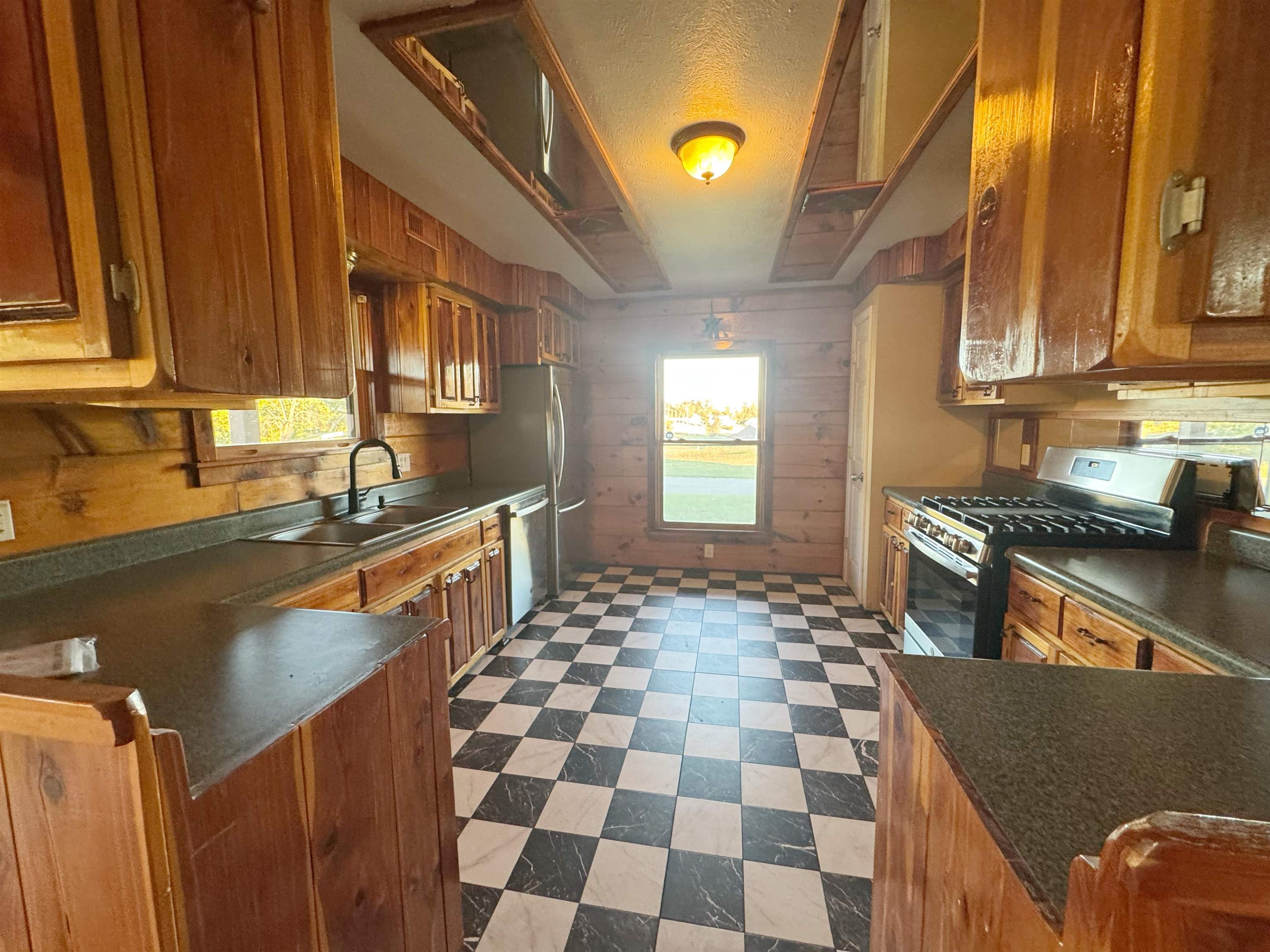112 York Commons Ripley, TN 38063 - Photo 8 of 29 a kitchen with a sink a stove and a microwave
