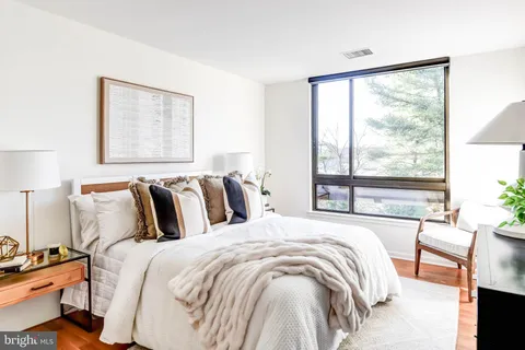 $675,000 | 4936 Sentinel Drive, Unit 302, Bethesda, MD 20816