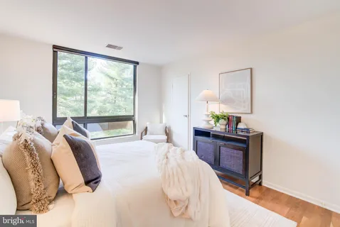 $675,000 | 4936 Sentinel Drive, Unit 302, Bethesda, MD 20816