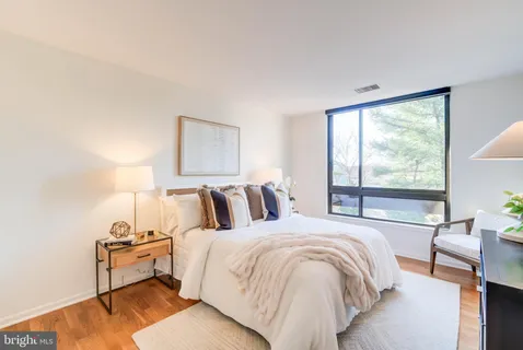 $675,000 | 4936 Sentinel Drive, Unit 302, Bethesda, MD 20816