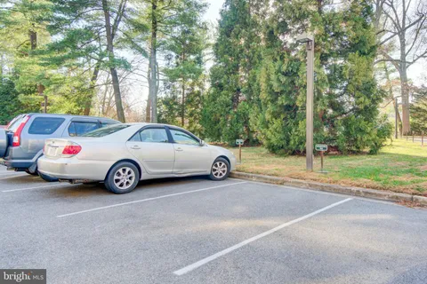 $675,000 | 4936 Sentinel Drive, Unit 302, Bethesda, MD 20816