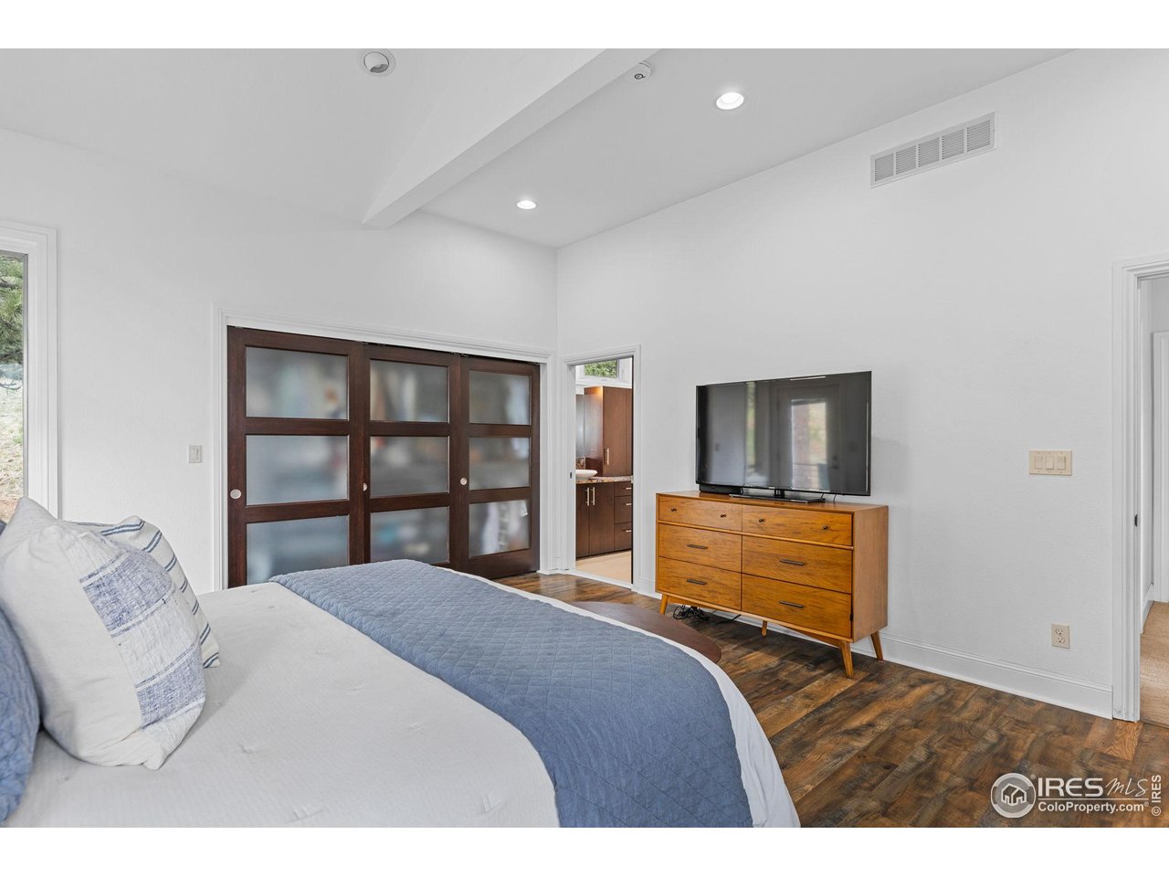 8543 Middle Fork Road Boulder, CO 80302 - Photo 29 of 48 a bedroom with a bed and a television