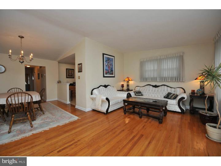 631 Wanamaker Road Jenkintown, PA 19046 - Photo 3 of 25 Living Room