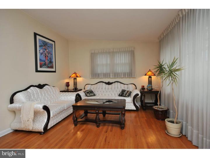 631 Wanamaker Road Jenkintown, PA 19046 - Photo 4 of 25 Living Room