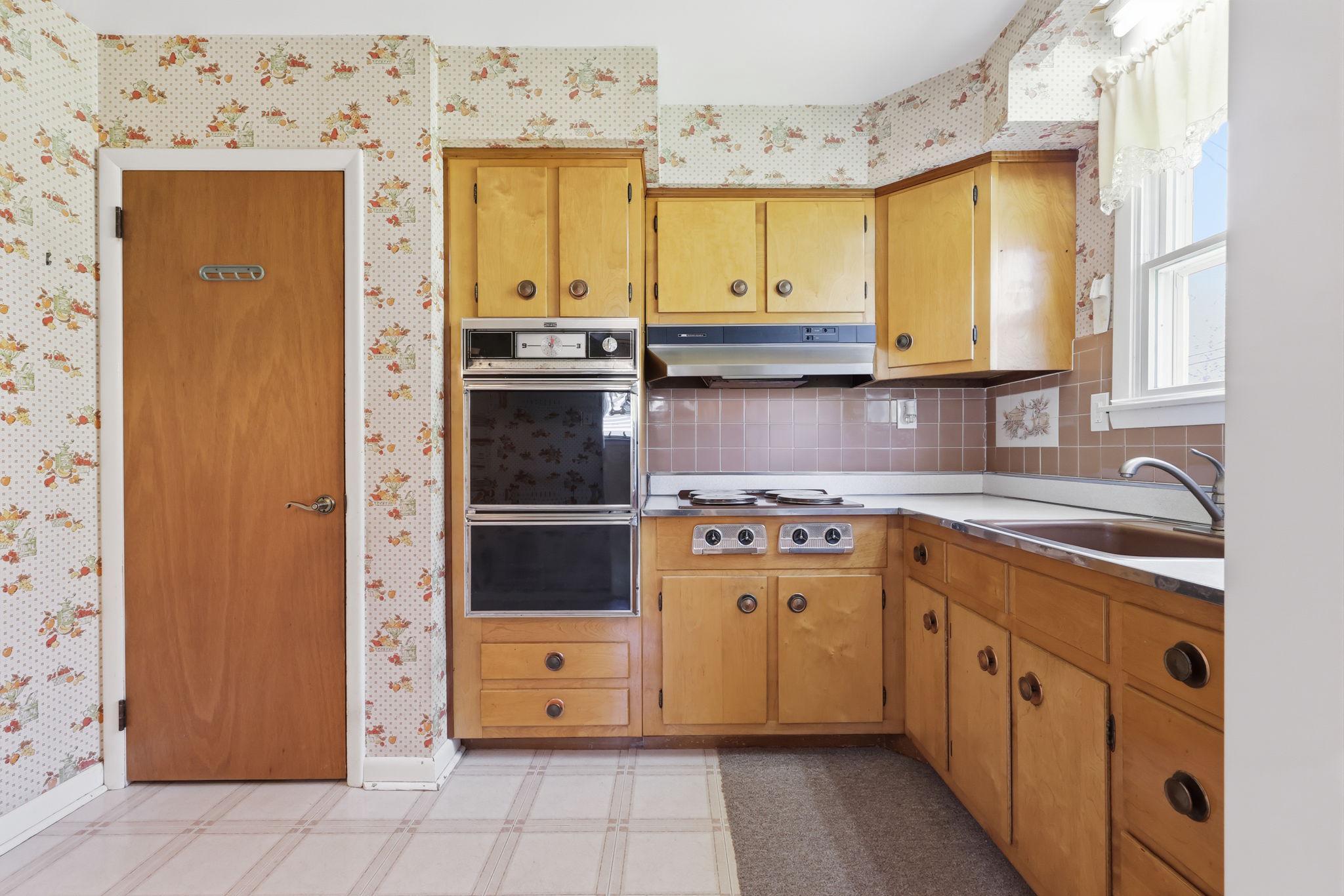 903 Pine Road Warminster, PA 18974 - Photo 8 of 24 Charming vintage kitchen with floral accents.