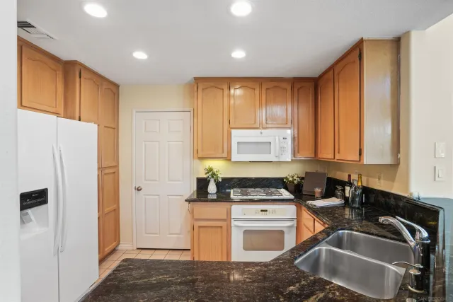 $785,000 | 12670 Springbrook Drive, Unit D, San Diego, CA 92128